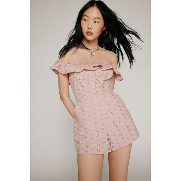 Urban Outfitters x Kimchi Blue Jeena Eyelet Off-The-Shoulder Romper Size S NWOT - Picture 1 of 6